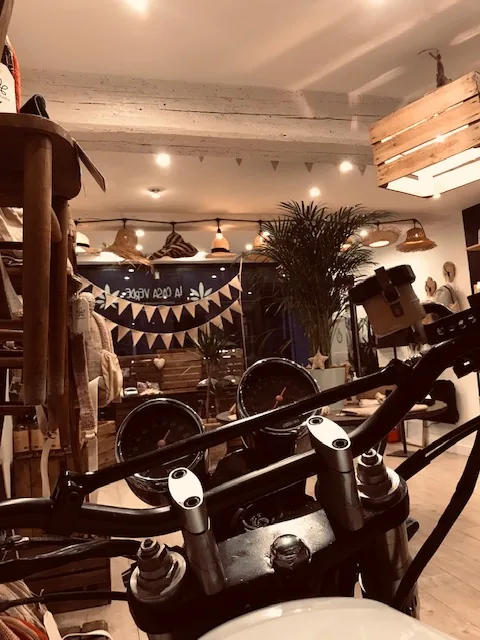 Le comptoir vu de l'entrée